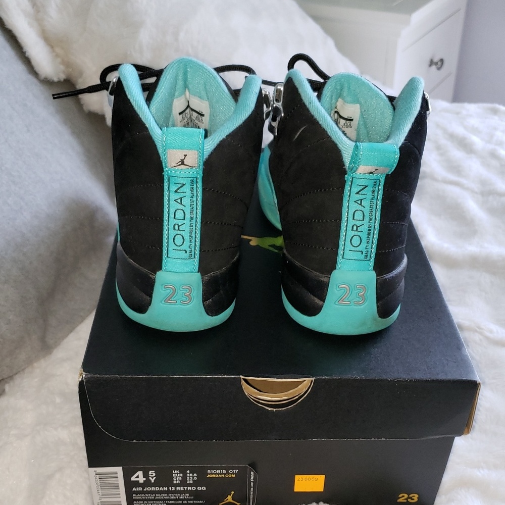 Retro 12 - Picture 3 of 4